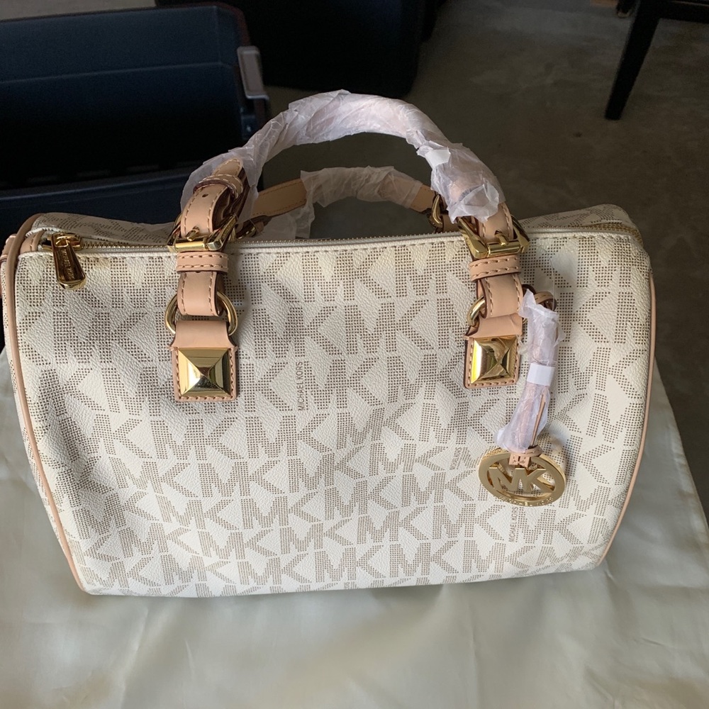 💗NWT Michael Kors Large Grayson Satchel Vanilla